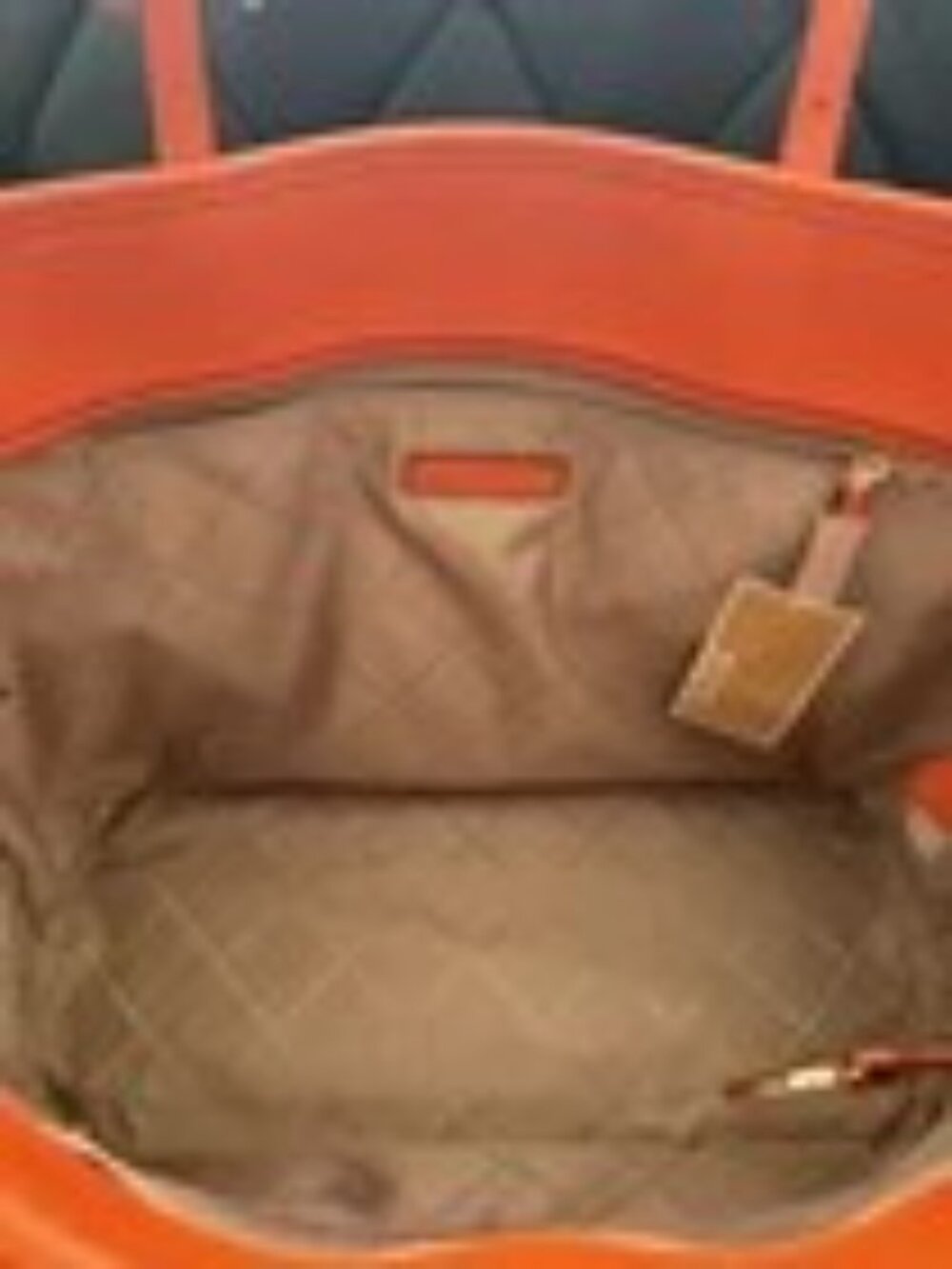 Michael Kors Large Poppy Jet Set Travel Tote - Picture 4 of 6